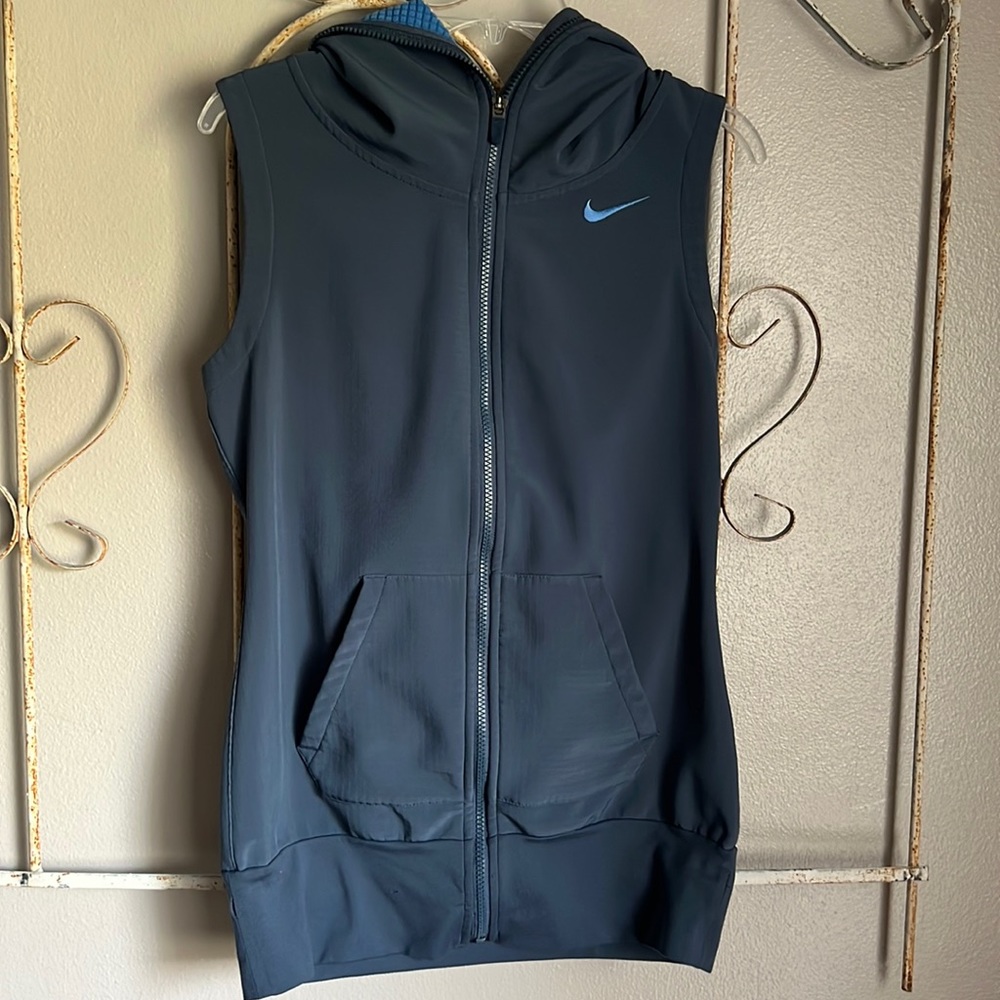 NIKE VEST. BLUE. SIZE S